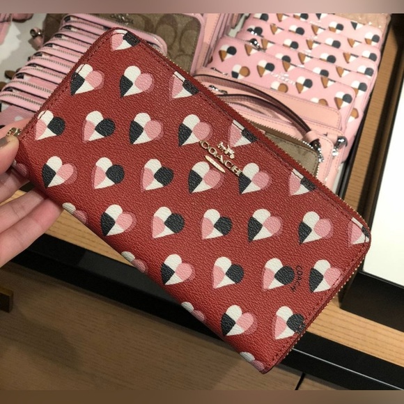 LIKE NEW! Coach RETIRED COACH ACCORDION ZIP White Check Heart Purses White Bag - Picture 3 of 12